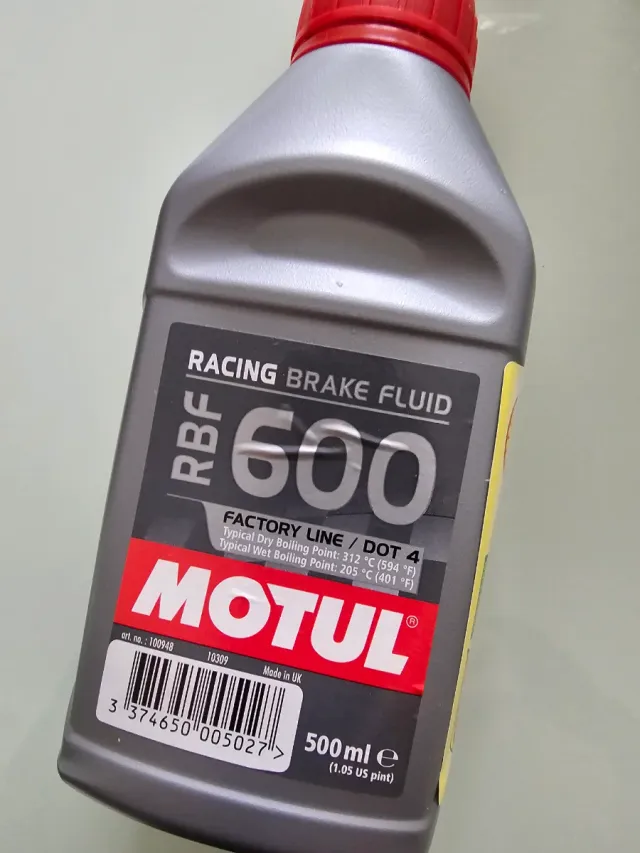 Líquido de Frenos Motul RBF 600 DOT 4.