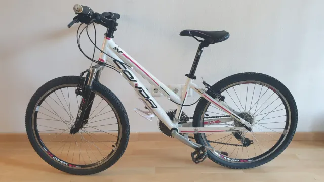 Bicicleta de montaña blanca Cono 540