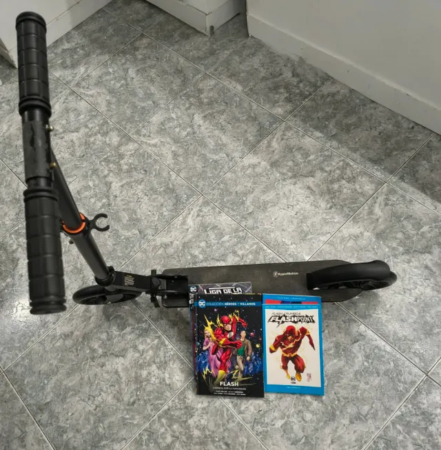 Patinete infantil negro HyperMotion.