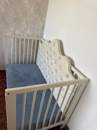 cuna infantil con cabezal