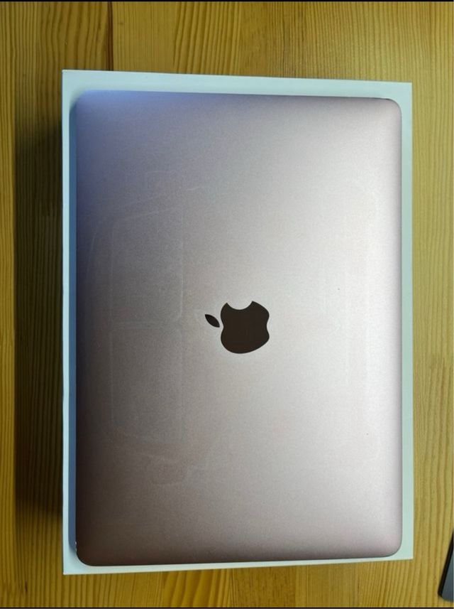 Apple MacBook 12” Rose Gold con accesorios