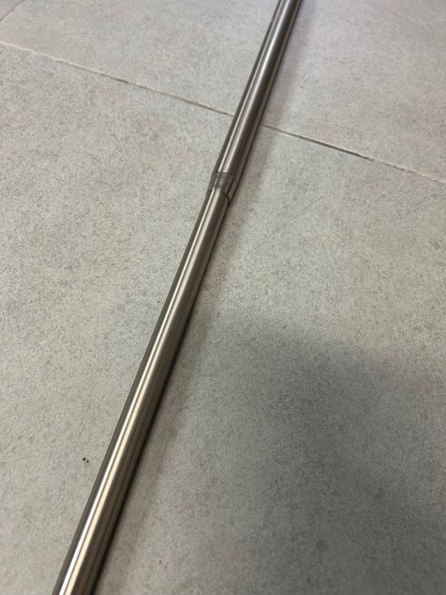 Barra para cortina de metal plateado ajustable