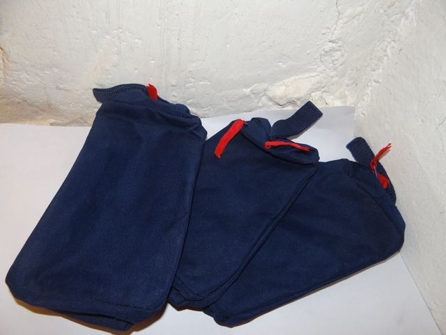 Tres estuches / neceseres como nuevos y muy útiles