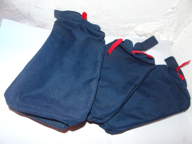 Tres estuches / neceseres como nuevos y muy útiles