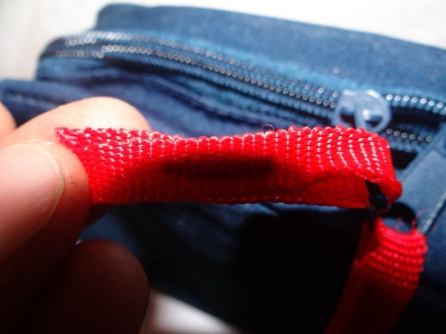 Tres estuches / neceseres como nuevos y muy útiles