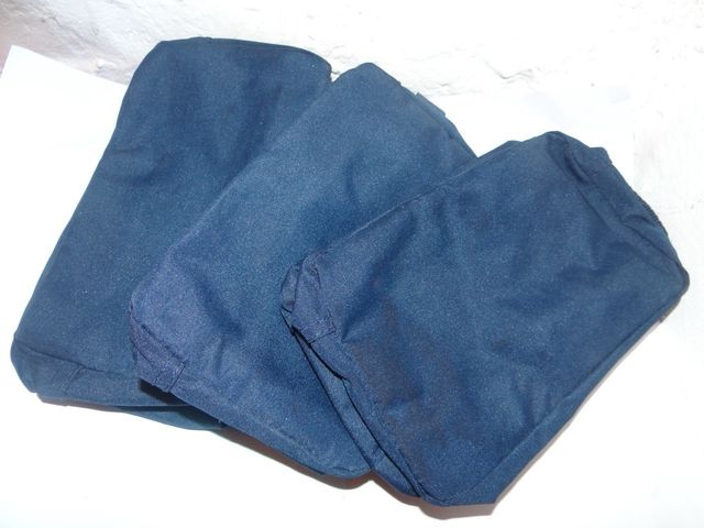 Tres estuches / neceseres como nuevos y muy útiles