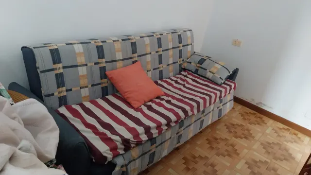 Sofá Cama Gris y Rojo