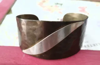 Pulsera dorada y plateada diseño moderno