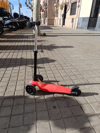 Patín 3 ruedas rojo para niños