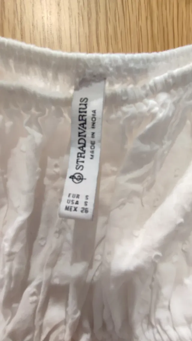 Camiseta Stradivarius blanca manga larga