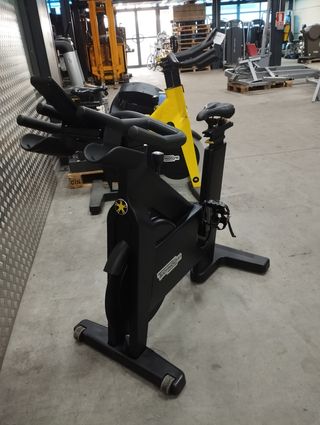 Bicicleta Spinning Technogym Connect Negra
