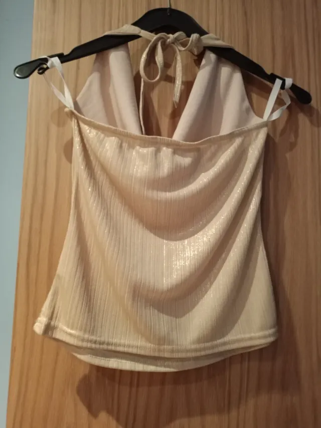Top dorado brillante halter