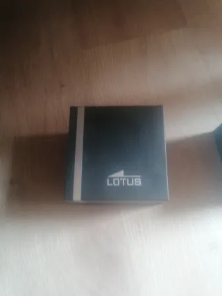 Cajas de reloj Lotus nuevas 5 euros las dos cajas.