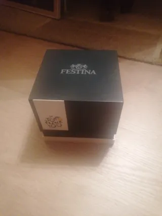 Cajas de reloj Lotus nuevas 5 euros las dos cajas.