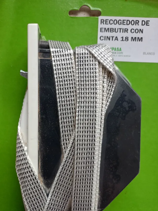 Recolhedor embutido com fita de 18 mm