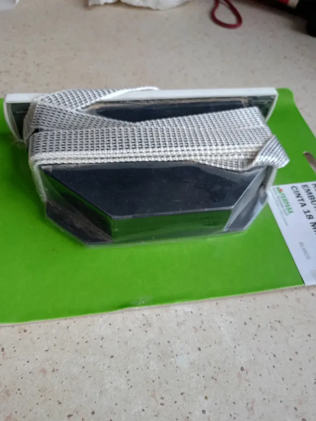 Recolhedor embutido com fita de 18 mm