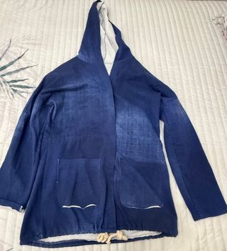 Chaqueta con capucha