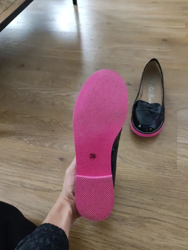 Mocasines negros charol suela rosa talla 38