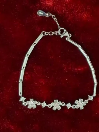 Pulsera plata con flores y circonitas