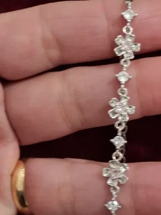 Pulsera plata con flores y circonitas