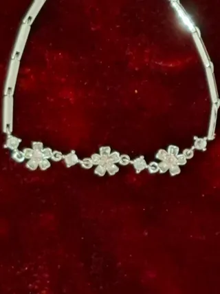 Pulsera plata con flores y circonitas