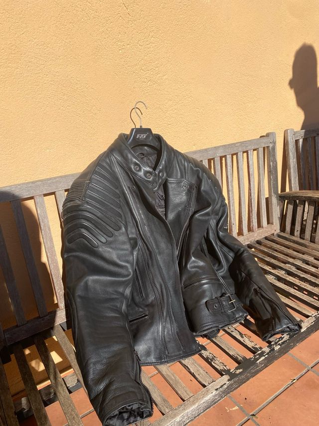 Chaqueta de moto de cuero negra