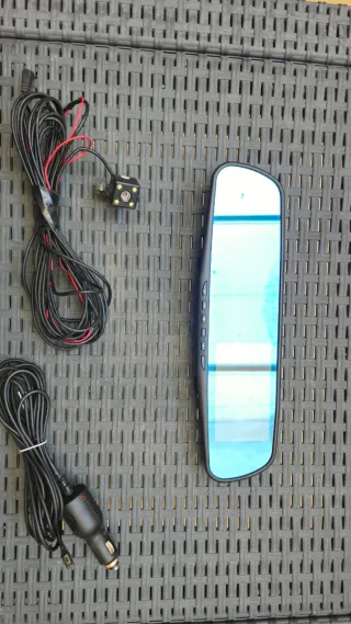 Espejo retrovisor con cámara y cargador