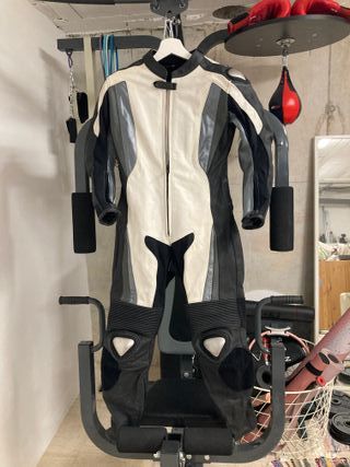 Mono de moto de piel a medida – impecable