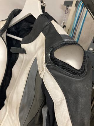 Mono de moto de piel a medida – impecable