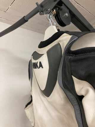 Mono de moto de piel a medida – impecable