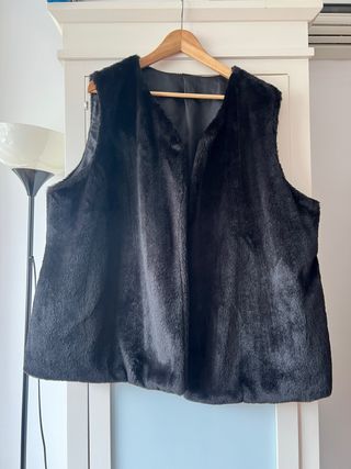 Abrigo de pelo sin mangas