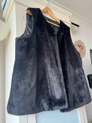 Abrigo de pelo sin mangas