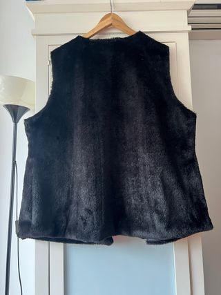 Abrigo de pelo sin mangas