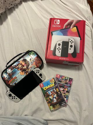 Nintendo Switch OLED + 2 Juegos + Funda