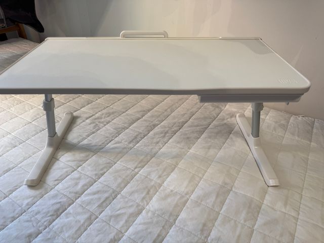 Mesa plegable y de ángulo ajustable - para cama