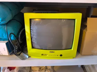 Televisor Sanyo Amarillo con TDT