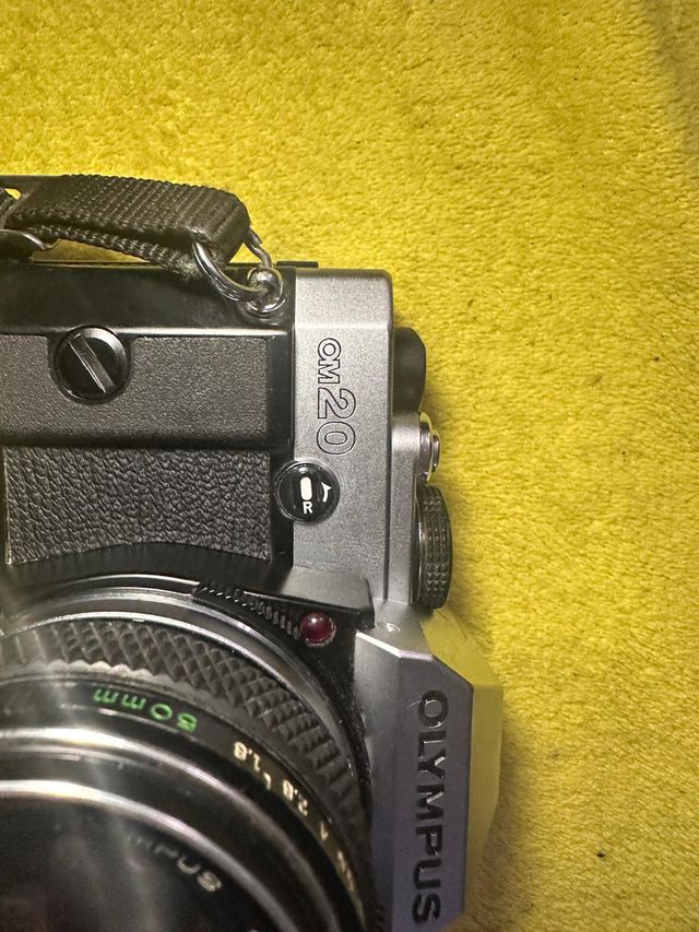 Olympus OM20 + Obiettivo Zuiko 50mm f/1.8