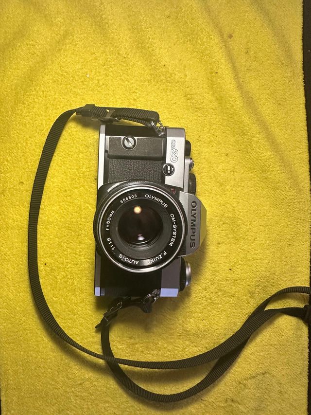 Olympus OM20 + Obiettivo Zuiko 50mm f/1.8