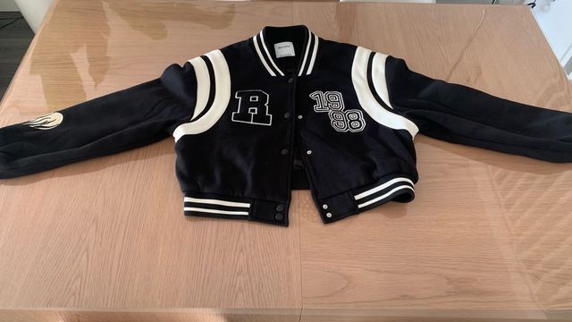 Chaqueta Bershka Negra y Blanca