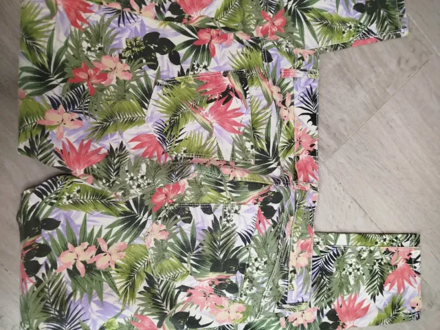 Vaqueros Stradivarius estampado floral T.36