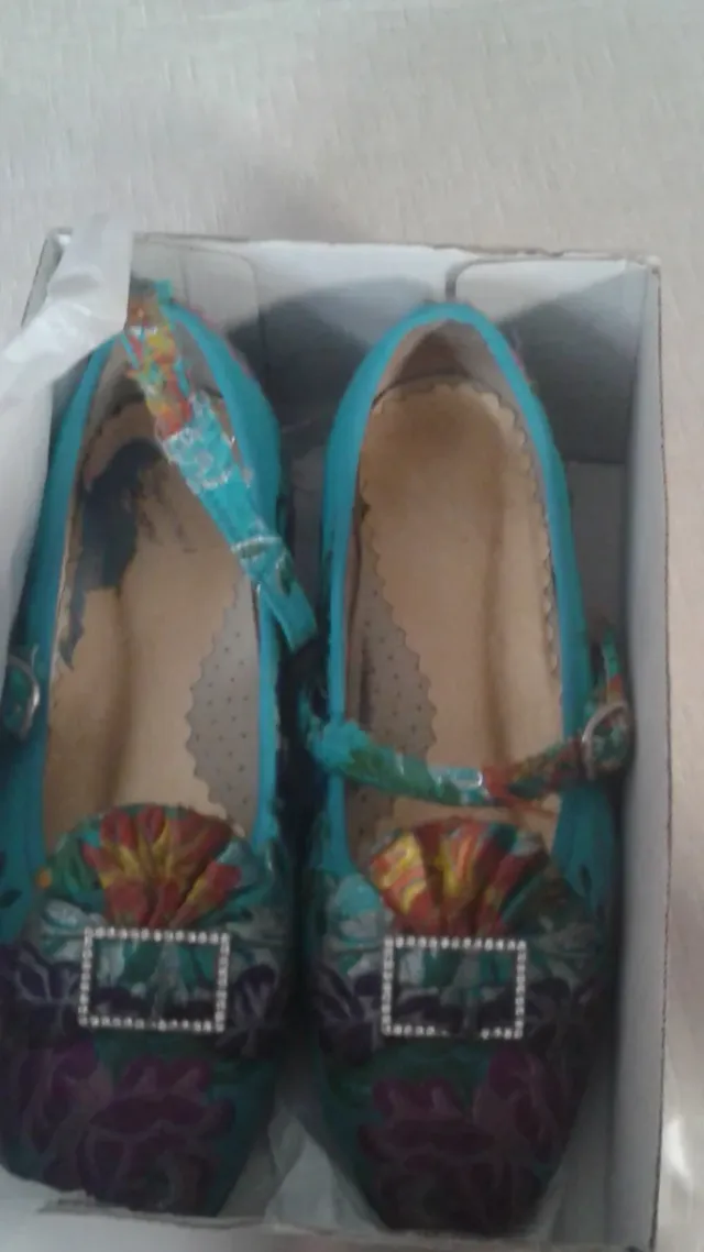 Traje de Fallera azul turquesa.