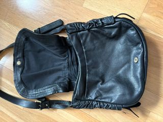 Bolso de cuero negro