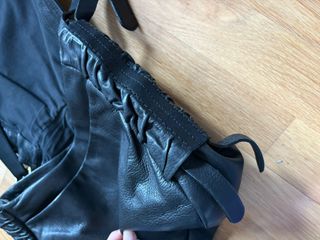 Bolso de cuero negro