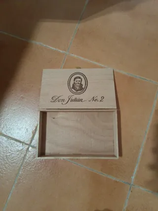 Caja de puros Don Julian No.2 vacía
