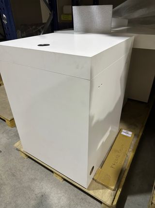 Banco in legno bianco con cassetti