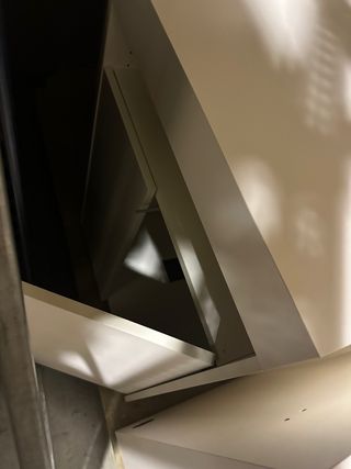 Banco in legno bianco con cassetti