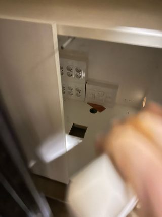 Banco in legno bianco con cassetti