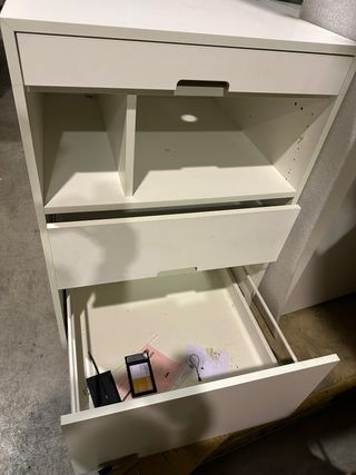 Banco in legno bianco con cassetti