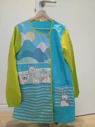 Bata de maestra infantil con animales
