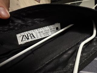 Pantalón de traje Zara. Cropped. Hombre. Talla 38.